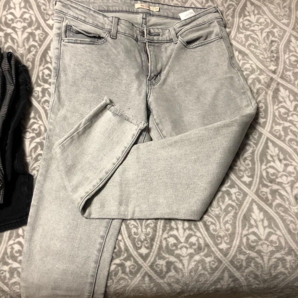 711 Levi skinny jeans with distressed hem